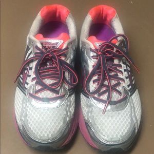 9 wide Brooks GTS 14 running shoe
